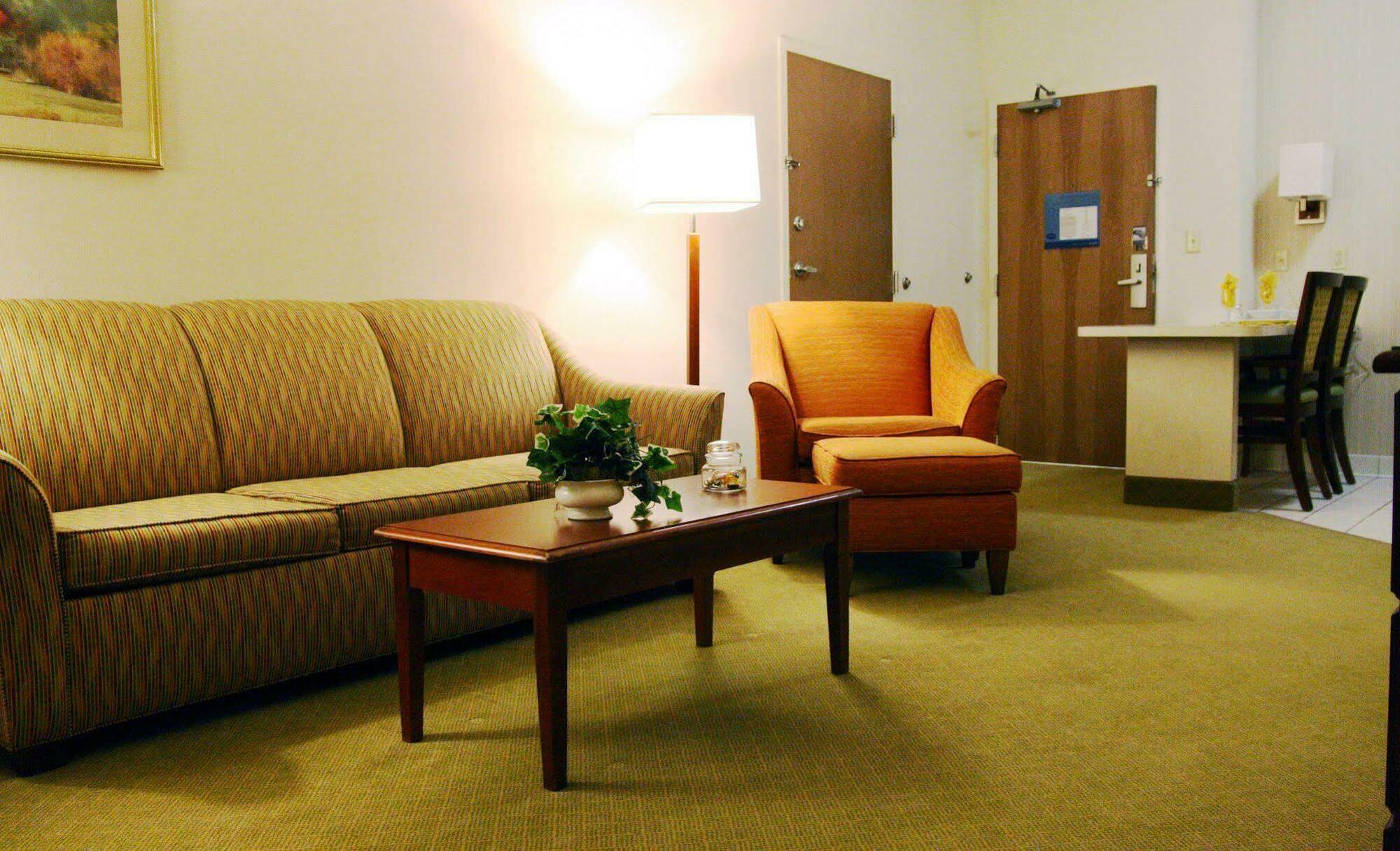 Hampton Inn & Suites Binghamton/Vestal Exterior photo